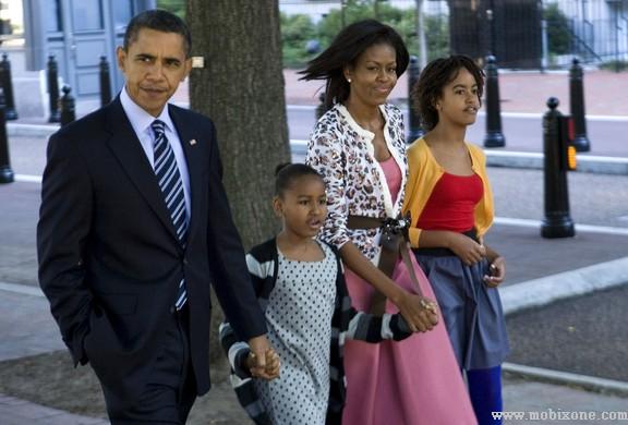 President Obama And Family Attend Church