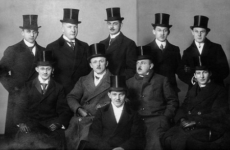 Gentlemen with top hats in 1914