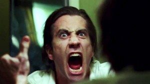 nightcrawler-2014-movie-review-louis-bloom-screaming-in-mirror-jake-gyllenhaal