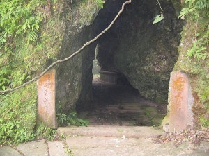 Entrance to Lao Tzu's cave (3)