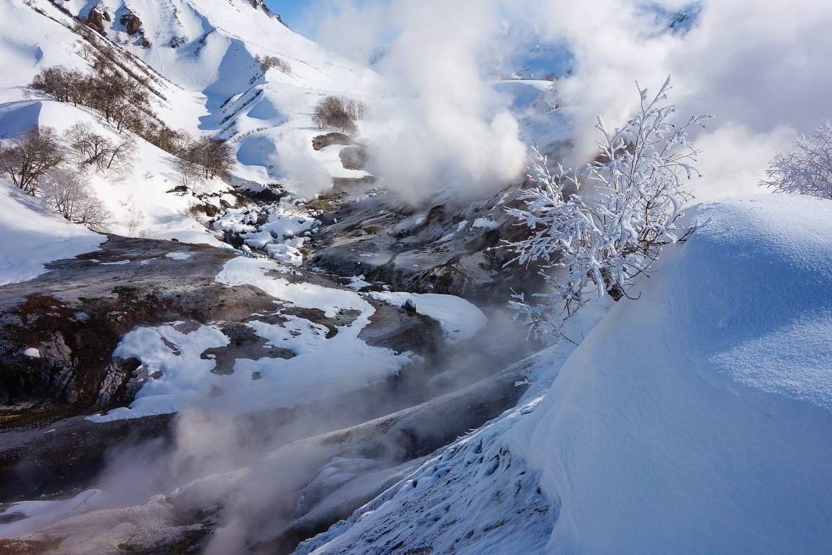 kamchatka-geyser-valley-winter-snow