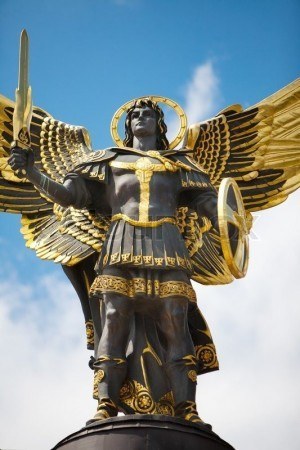 4223486-monument-of-angel-in-kiev-independence-square