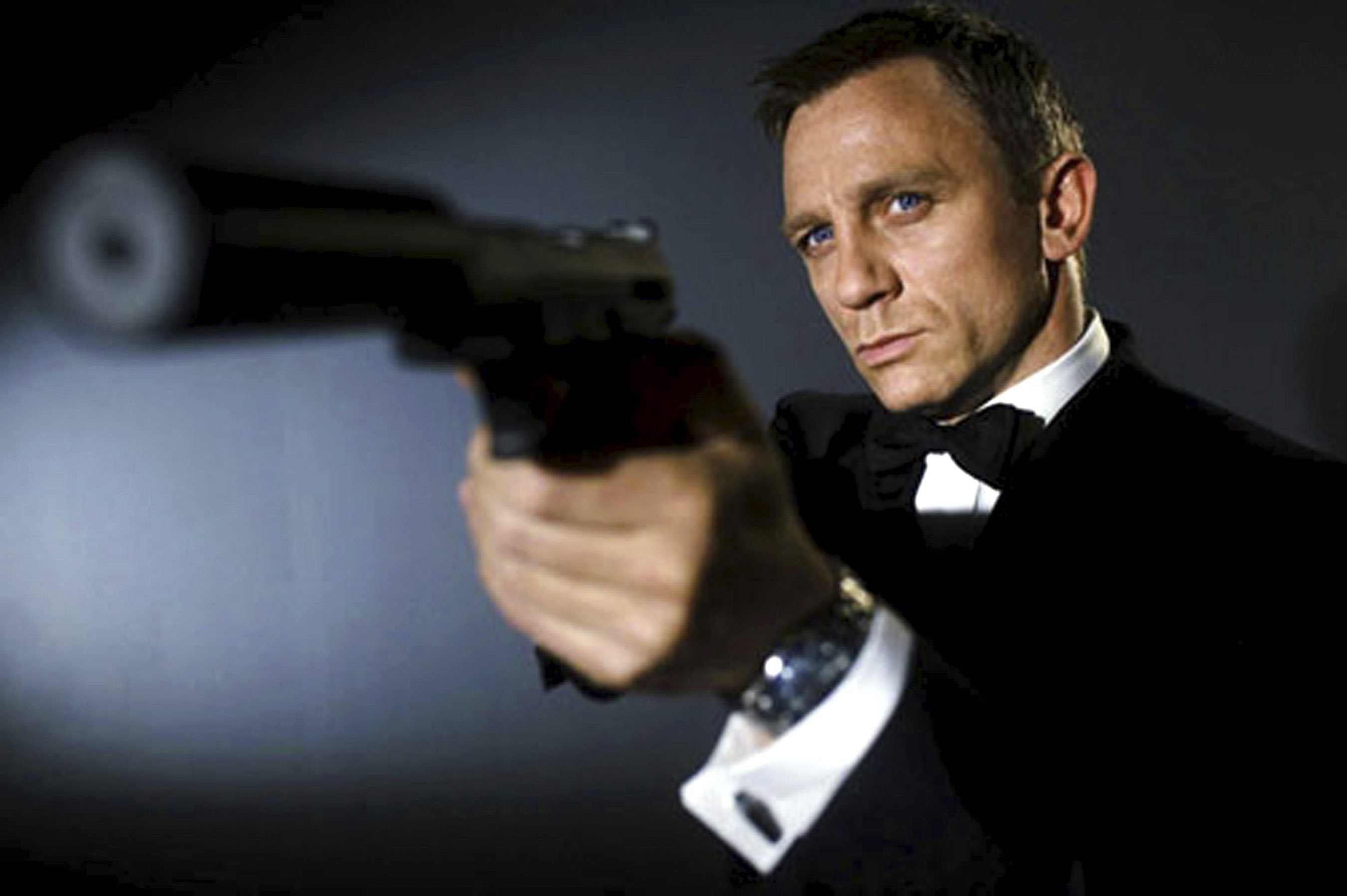 007 - a masculine hero. And yes that's a gun in his hand, Lena Dunham. 