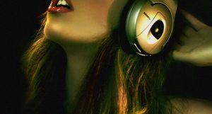 3d_sexy_girl_with_headphone